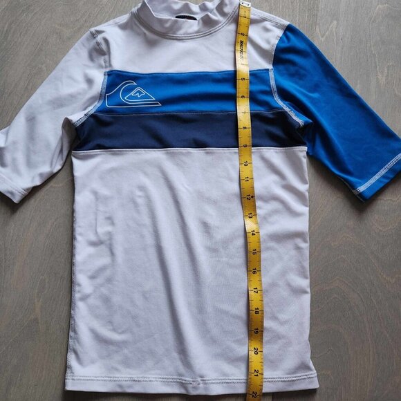 Size 9/11 Quicksilver swim top blue and white GUC rashguard - Picture 4 of 6